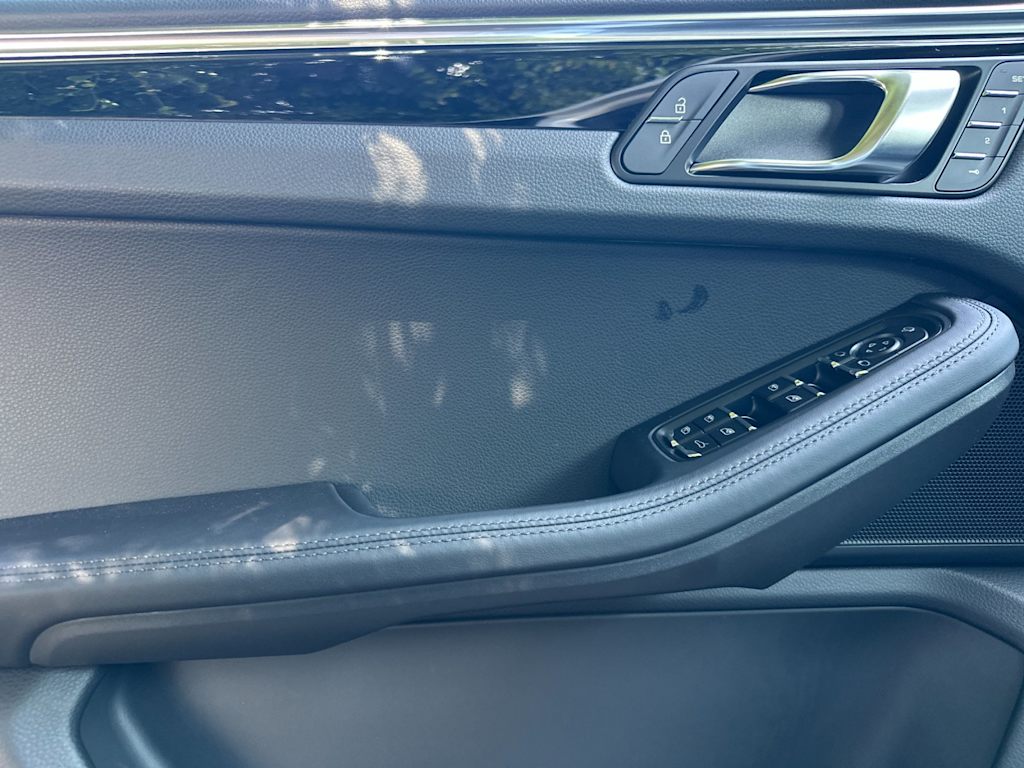 Thumbnail: 2026 Porsche Macan - 21