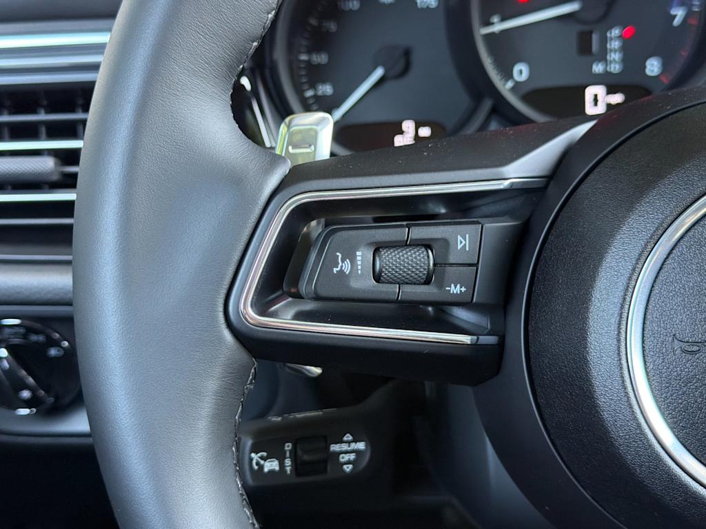 Thumbnail: 2026 Porsche Macan - 30