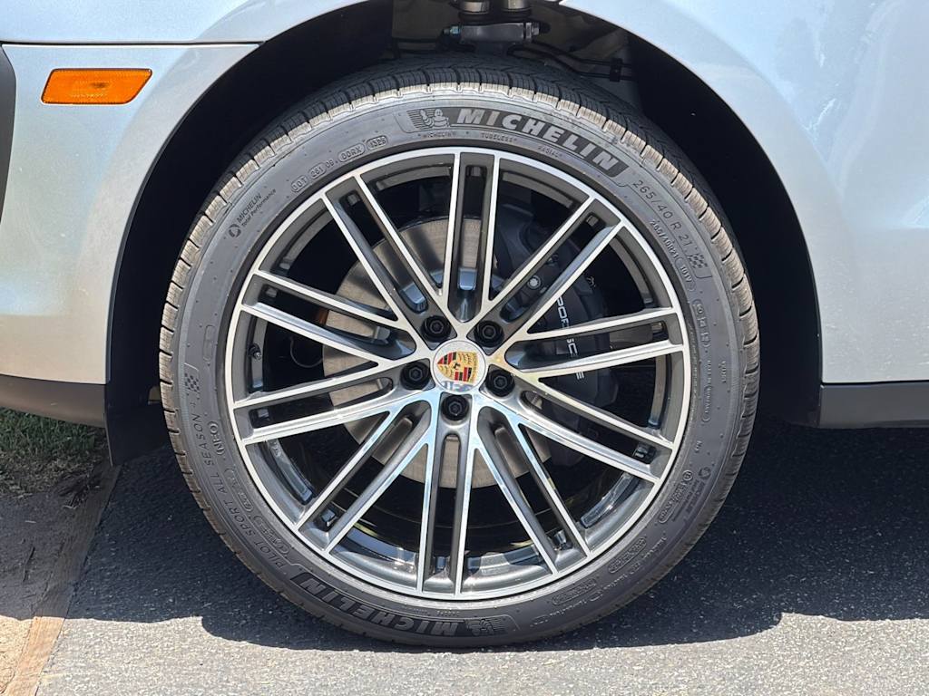 Thumbnail: 2026 Porsche Macan - 8