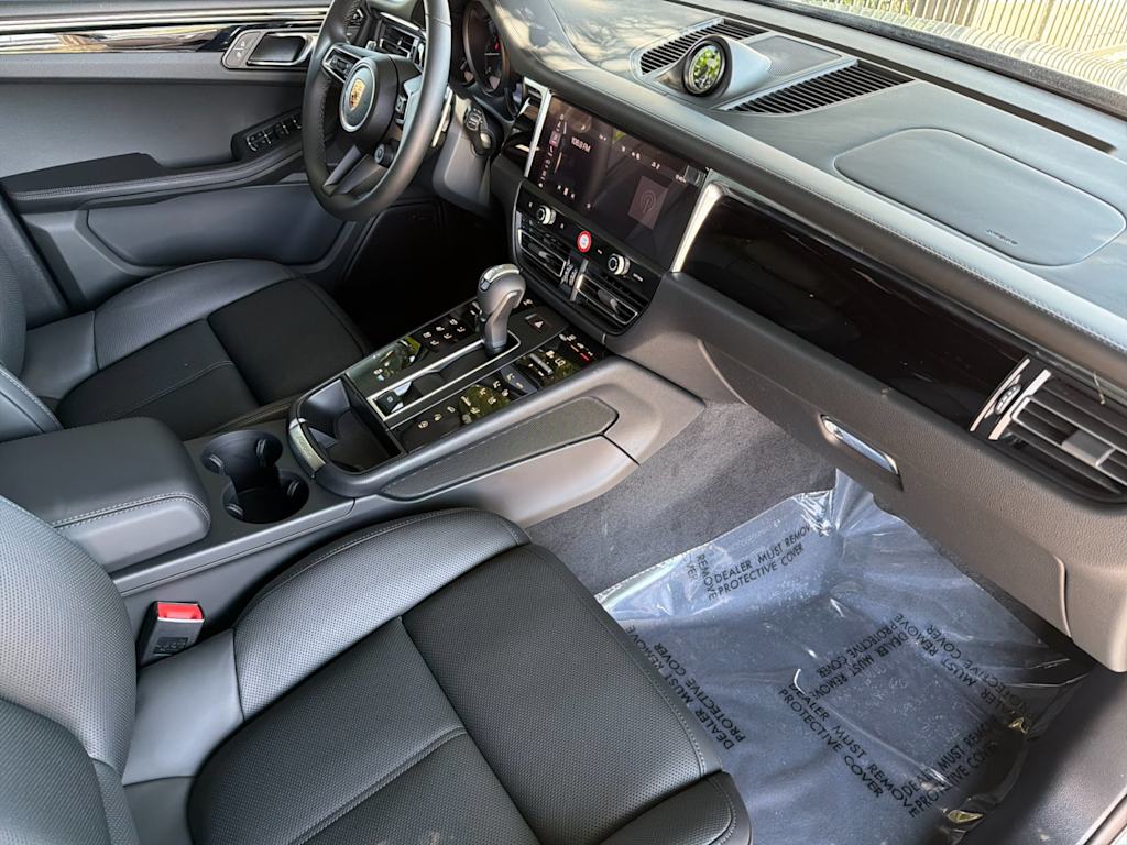 Thumbnail: 2026 Porsche Macan - 13