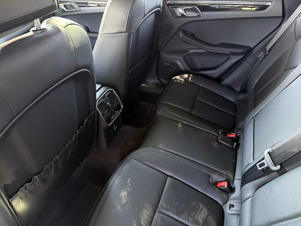 Thumbnail: 2026 Porsche Macan - 12
