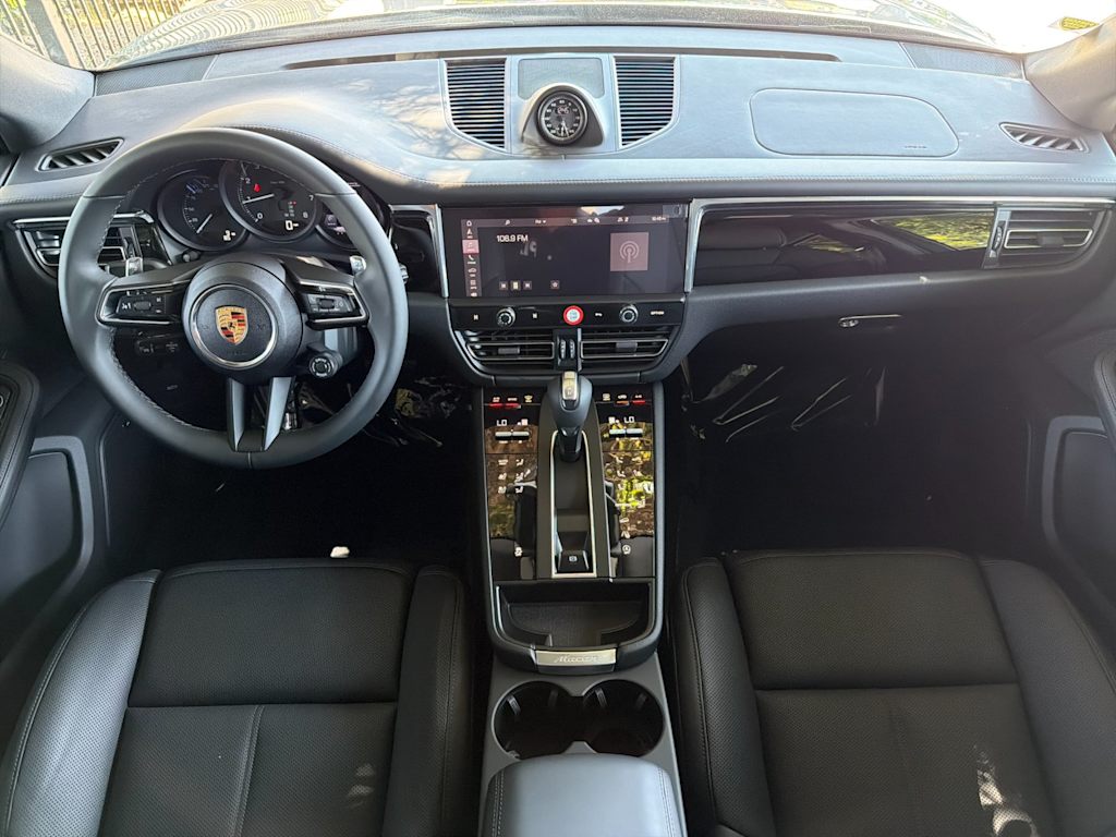 Thumbnail: 2026 Porsche Macan - 2
