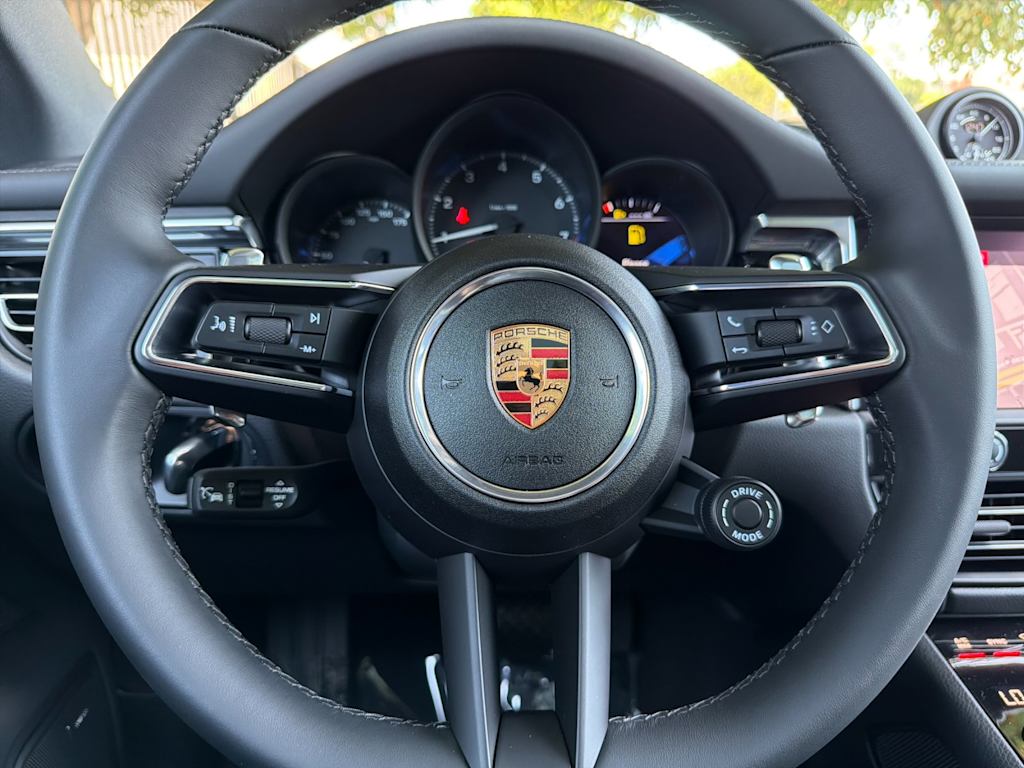 Thumbnail: 2026 Porsche Macan - 14