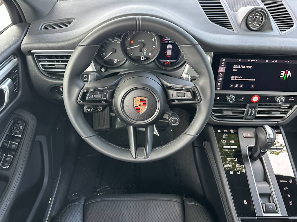 Thumbnail: 2026 Porsche Macan - 12