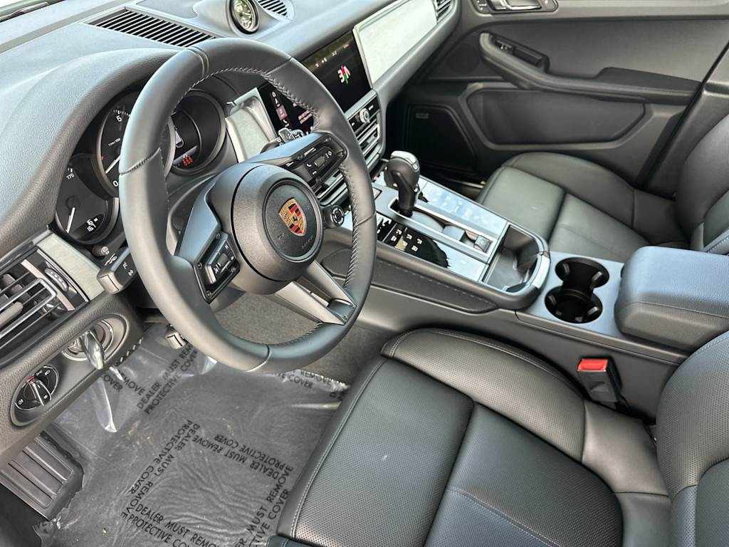 Thumbnail: 2026 Porsche Macan - 2