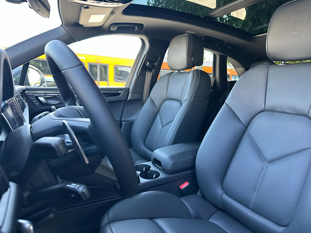 Thumbnail: 2026 Porsche Macan - 11