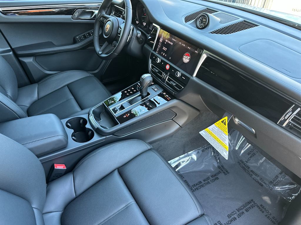 Thumbnail: 2026 Porsche Macan - 13