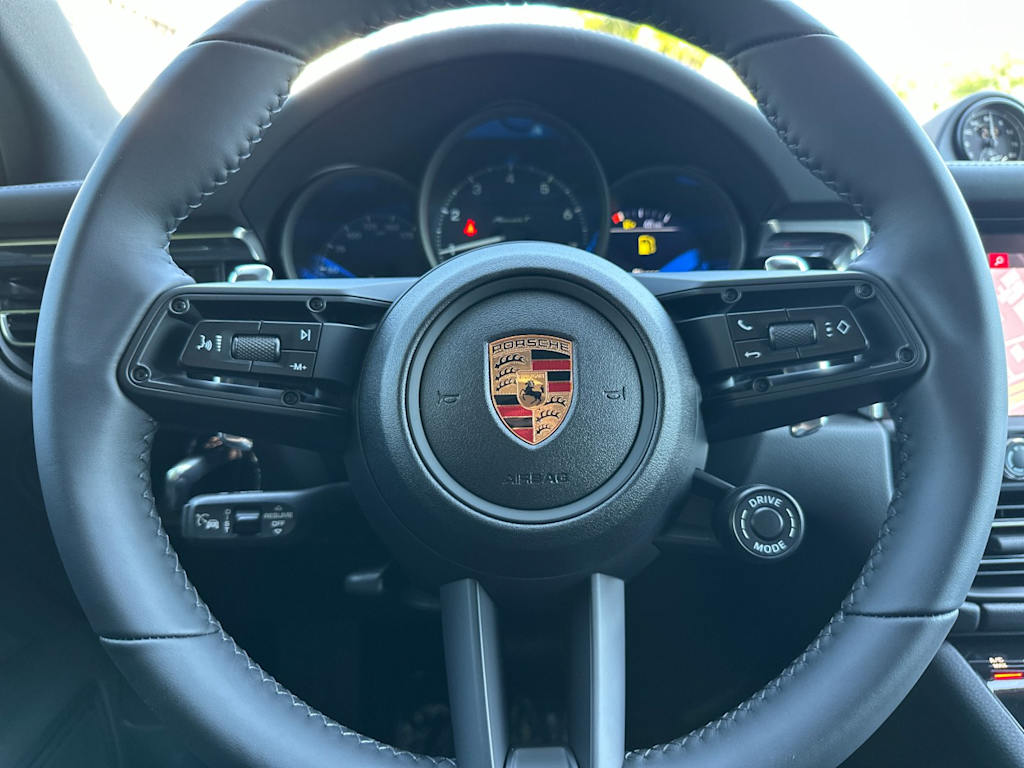 Thumbnail: 2026 Porsche Macan - 14