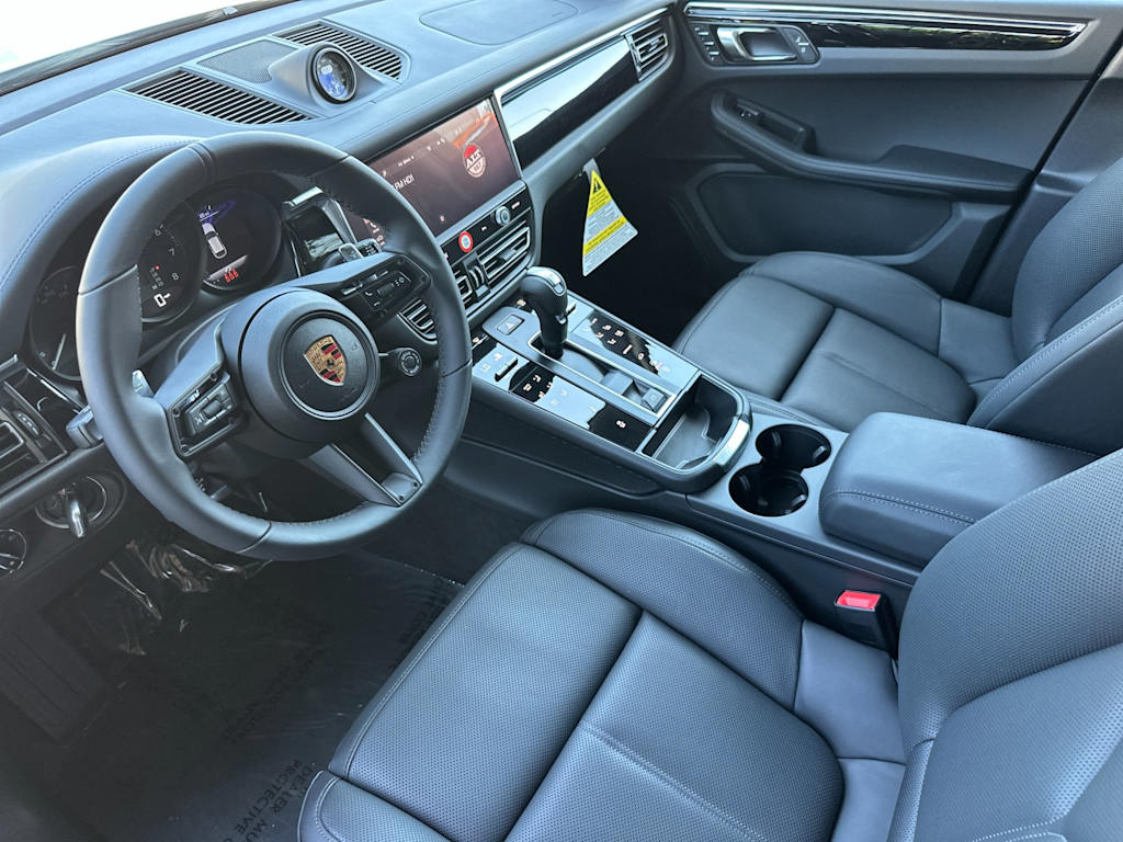 Thumbnail: 2026 Porsche Macan - 10