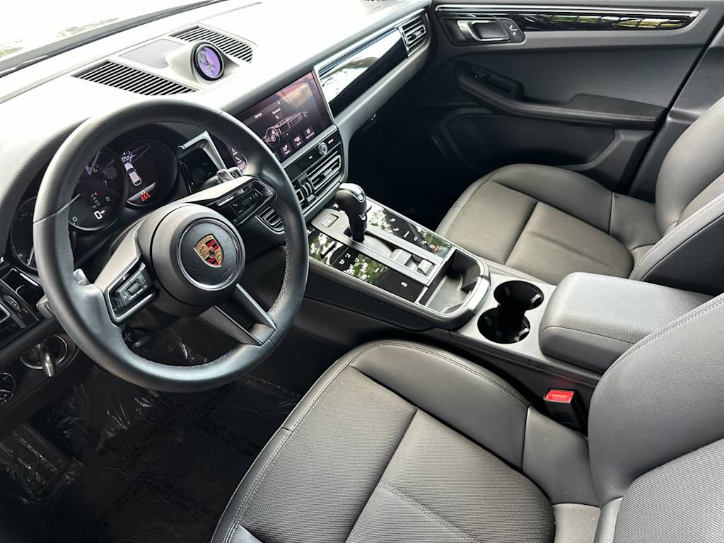 Thumbnail: 2024 Porsche Macan - 2