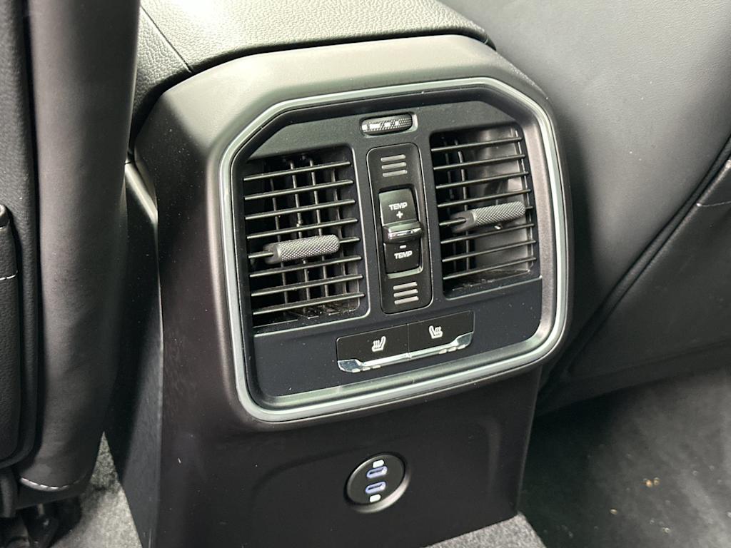 Thumbnail: 2025 Porsche Macan - 23