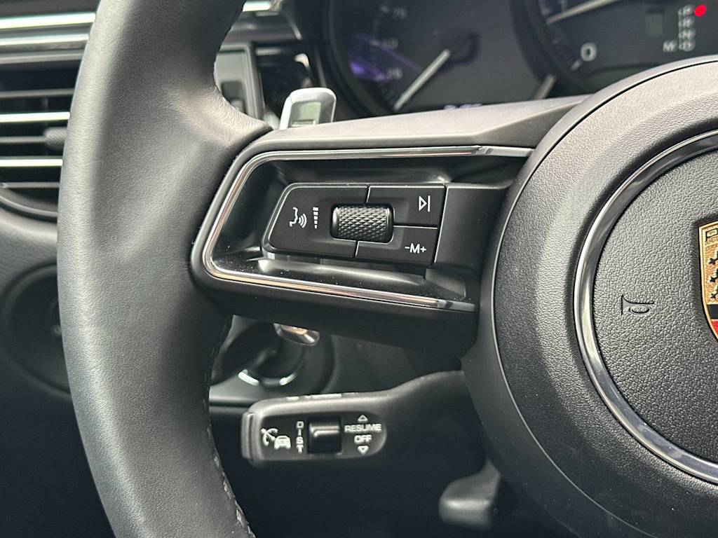 Thumbnail: 2025 Porsche Macan - 30