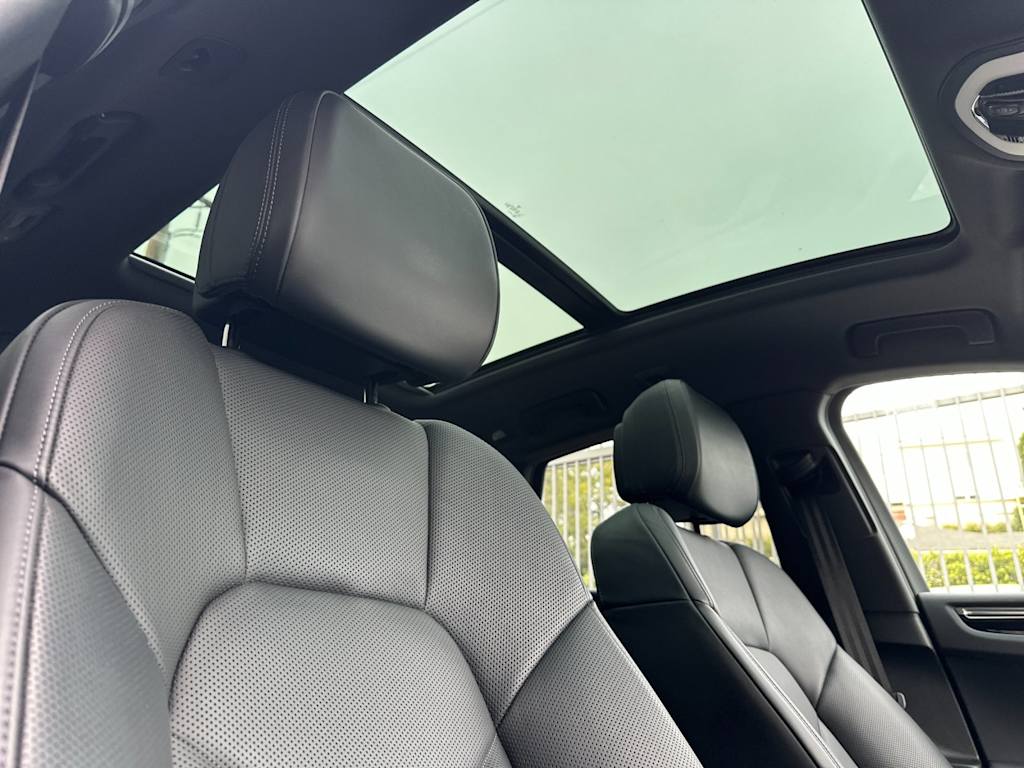 Thumbnail: 2025 Porsche Macan - 24