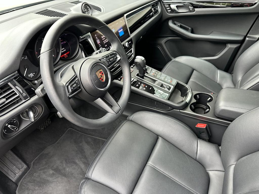 Thumbnail: 2025 Porsche Macan - 2