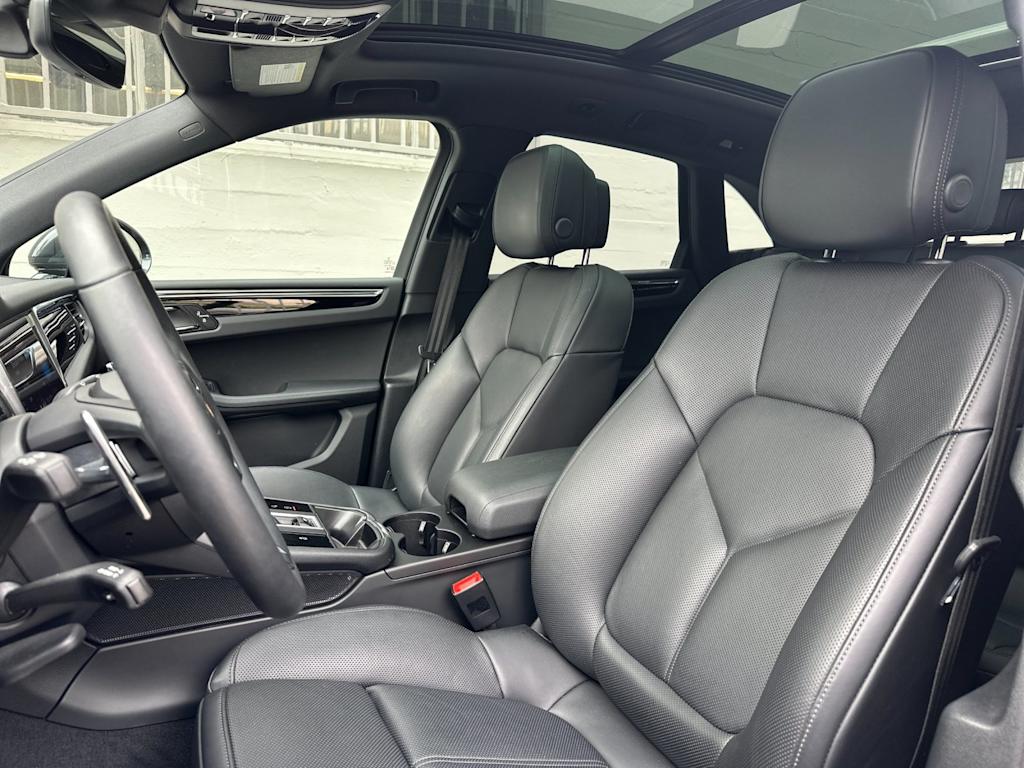 Thumbnail: 2025 Porsche Macan - 10