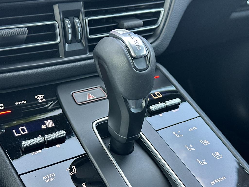 Thumbnail: 2025 Porsche Macan - 29