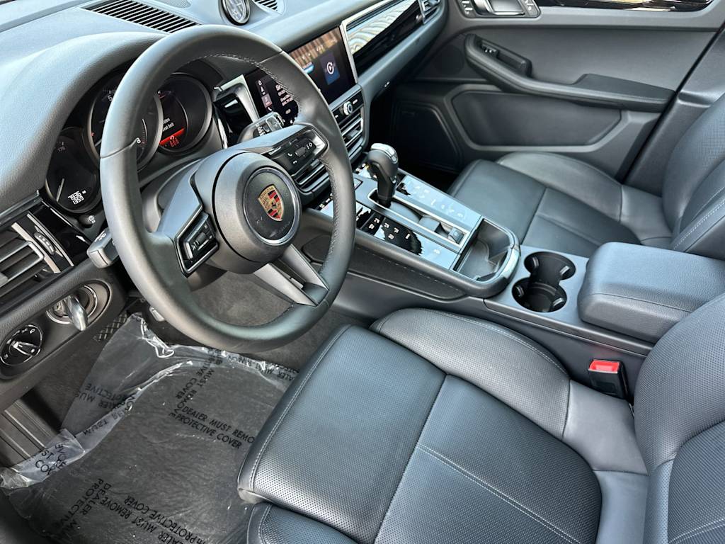 Thumbnail: 2025 Porsche Macan - 2