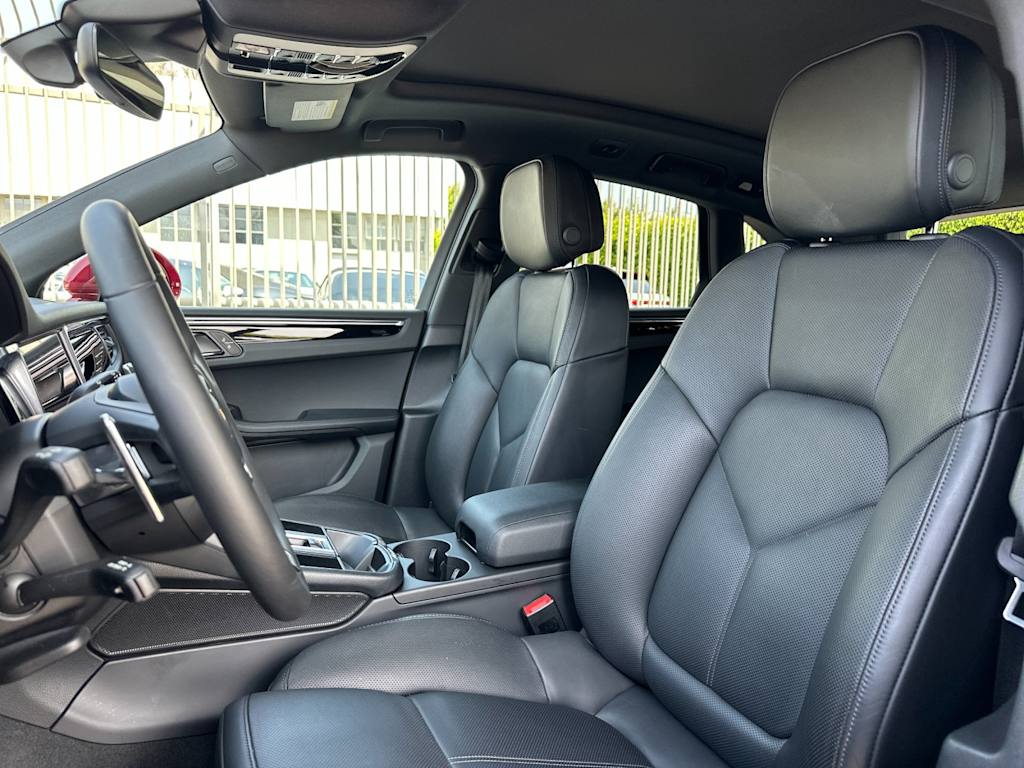 Thumbnail: 2025 Porsche Macan - 10