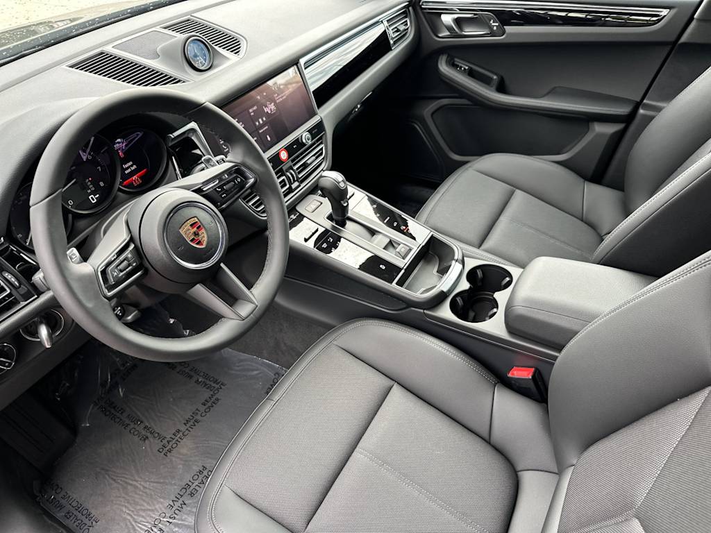 Thumbnail: 2025 Porsche Macan - 10