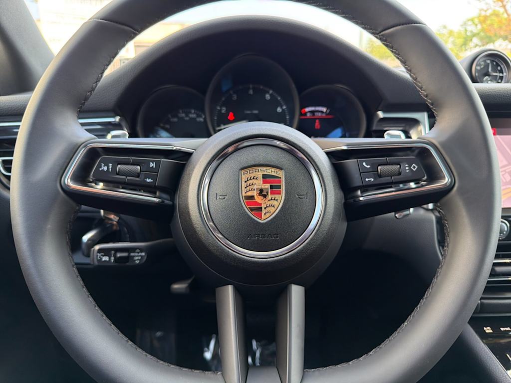 Thumbnail: 2025 Porsche Macan - 29