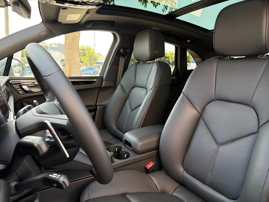Thumbnail: 2025 Porsche Macan - 10