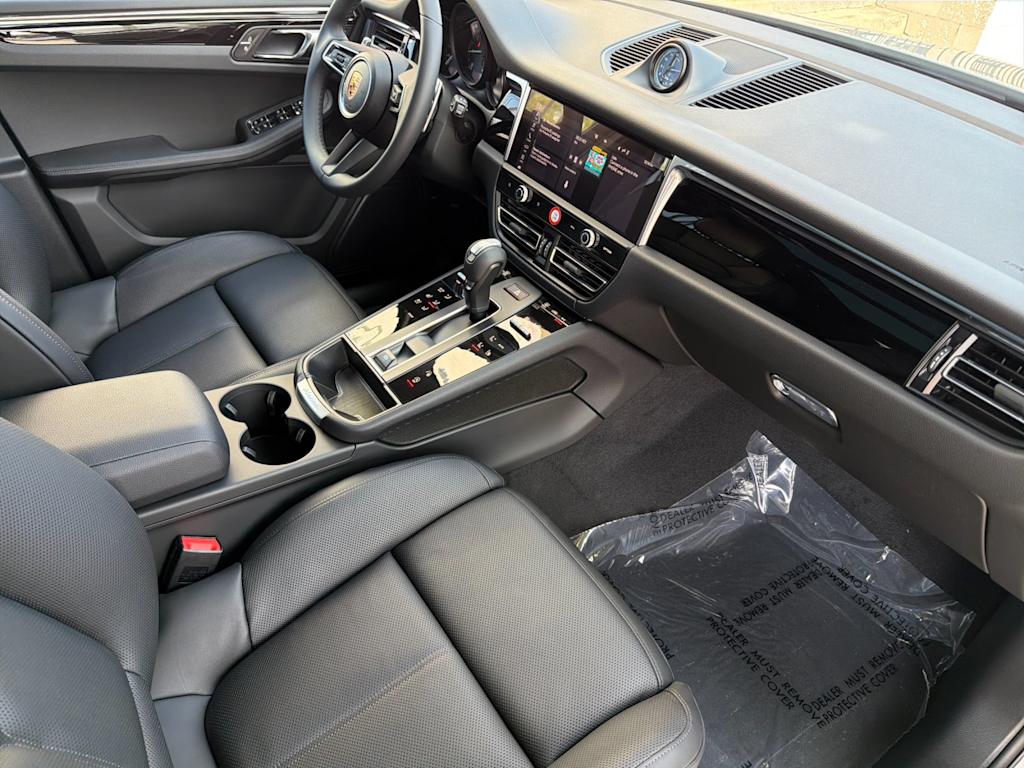 Thumbnail: 2025 Porsche Macan - 13