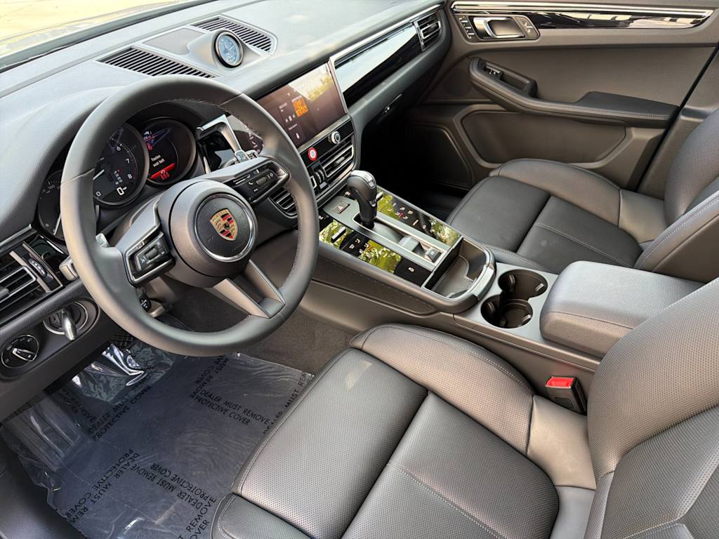 Thumbnail: 2025 Porsche Macan - 2