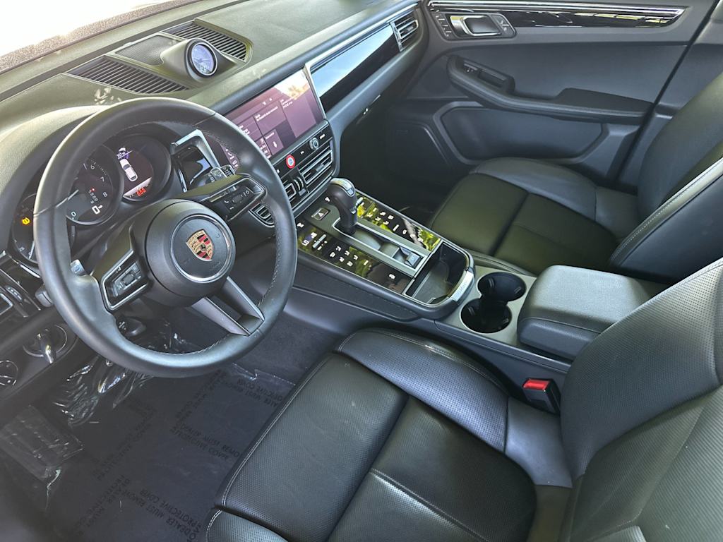 Thumbnail: 2026 Porsche Macan - 9