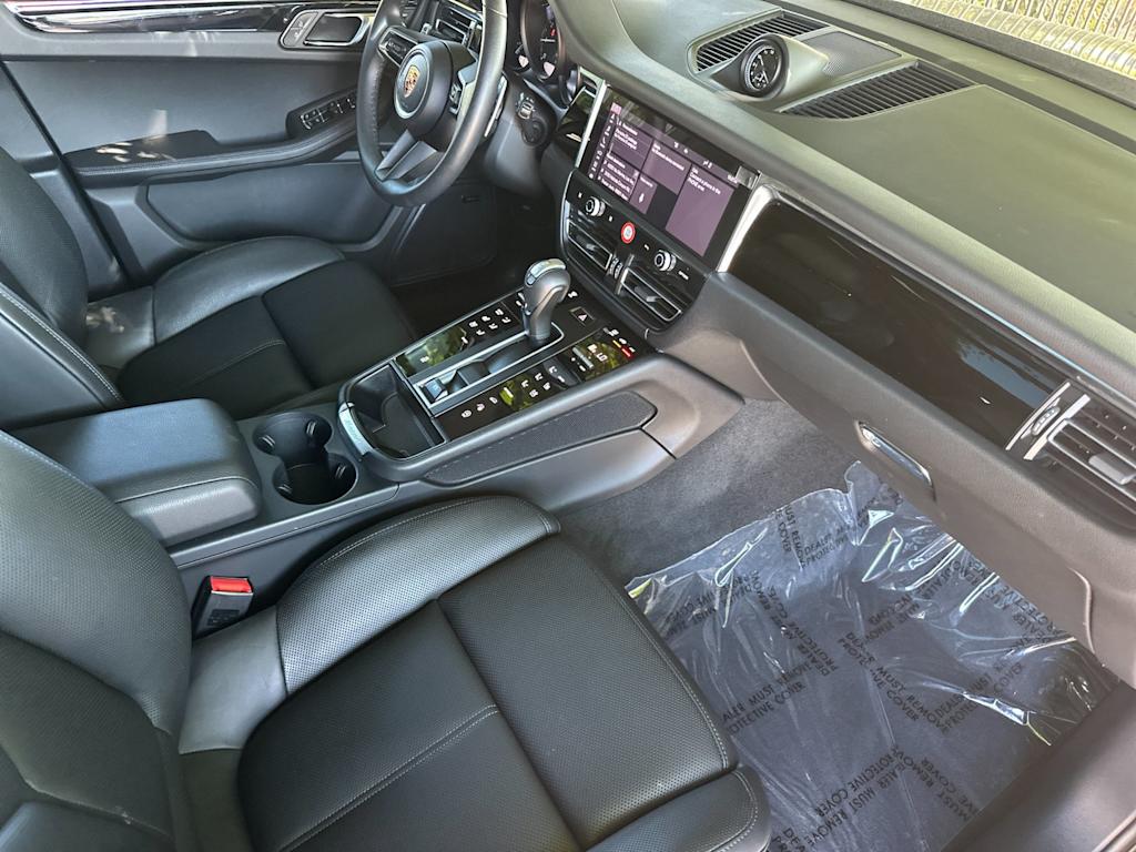 Thumbnail: 2026 Porsche Macan - 11