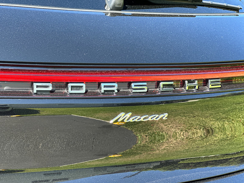 Thumbnail: 2026 Porsche Macan - 32