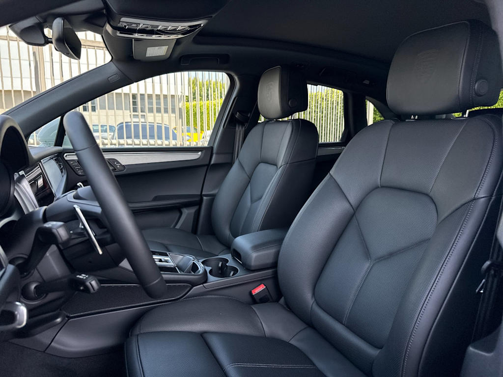 Thumbnail: 2026 Porsche Macan - 11