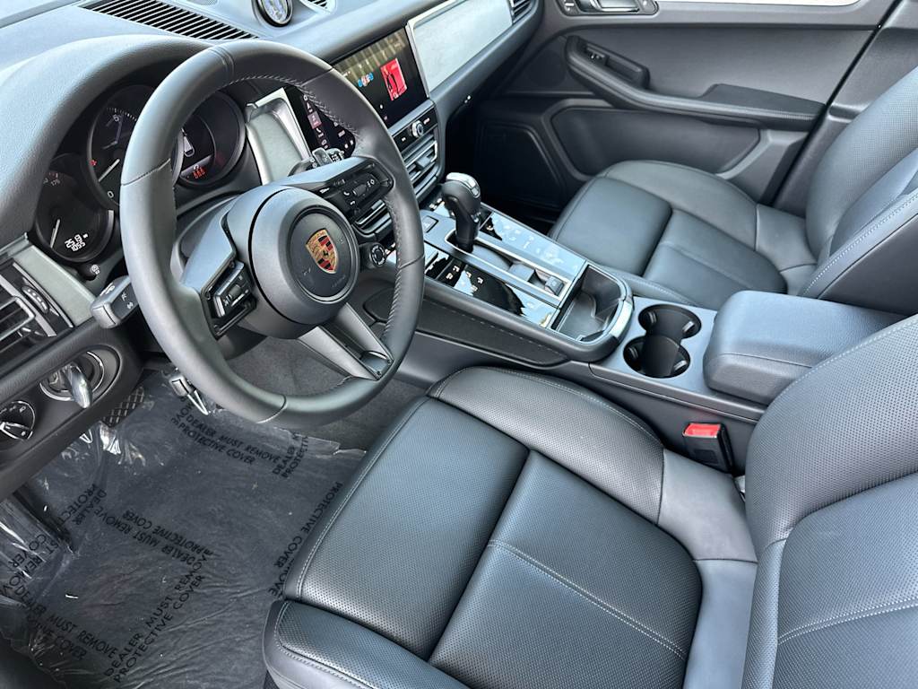 Thumbnail: 2026 Porsche Macan - 10