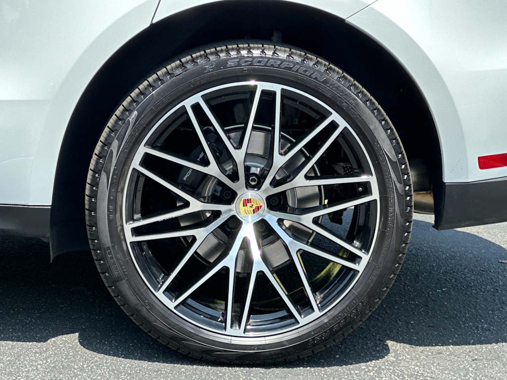Thumbnail: 2026 Porsche Macan - 8