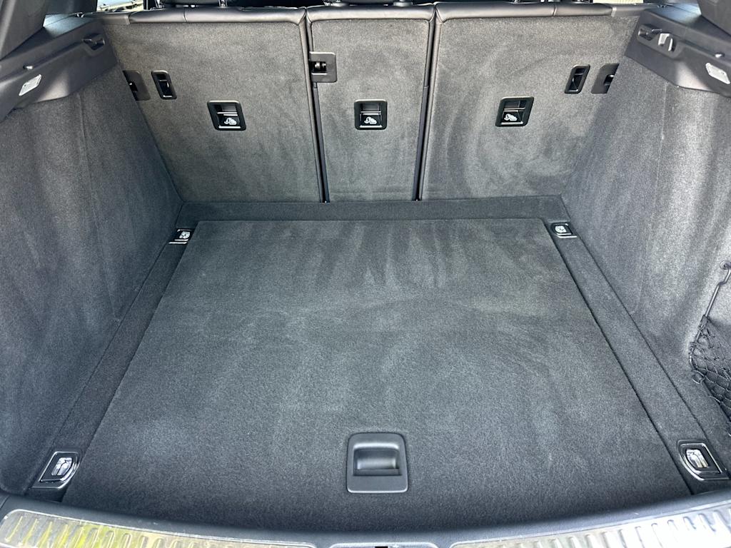 Thumbnail: 2026 Porsche Macan - 17