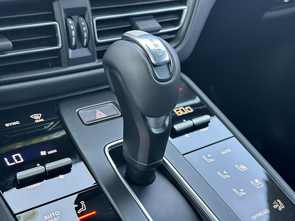 Thumbnail: 2026 Porsche Macan - 28