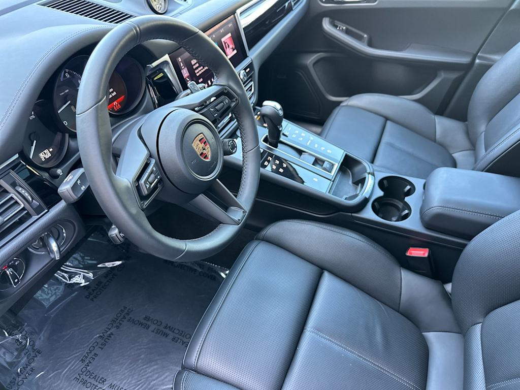 Thumbnail: 2026 Porsche Macan - 9