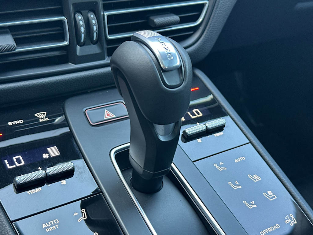 Thumbnail: 2026 Porsche Macan - 29