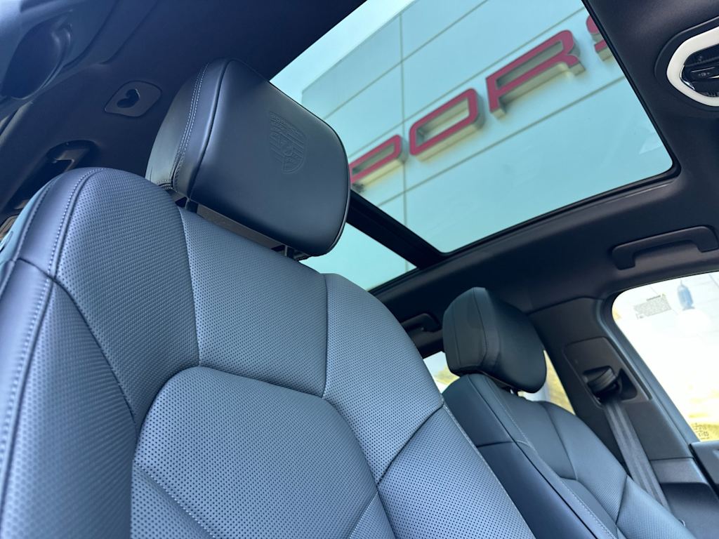 Thumbnail: 2026 Porsche Macan - 24