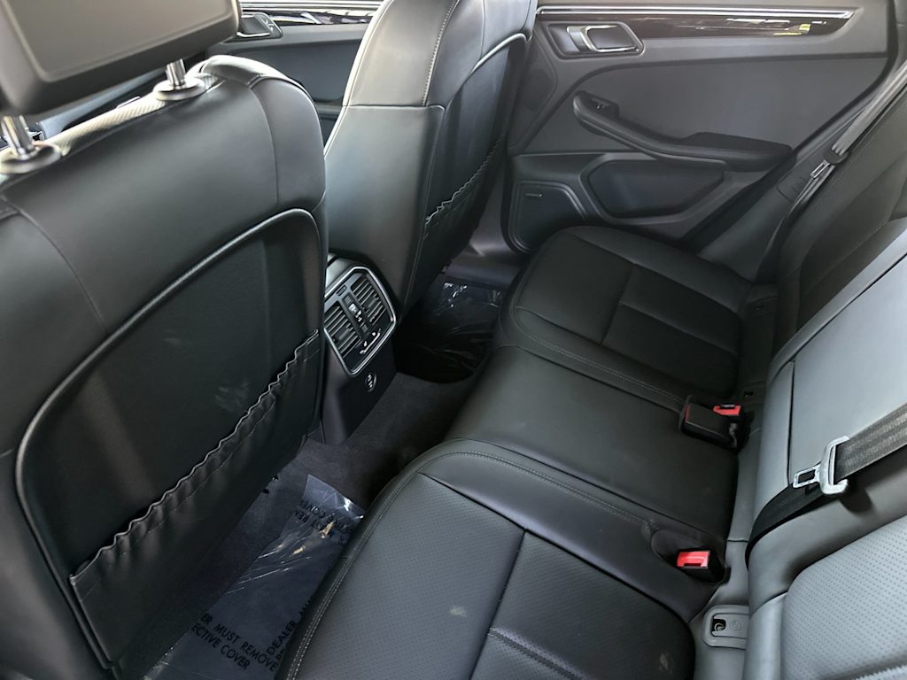 Thumbnail: 2026 Porsche Macan - 11