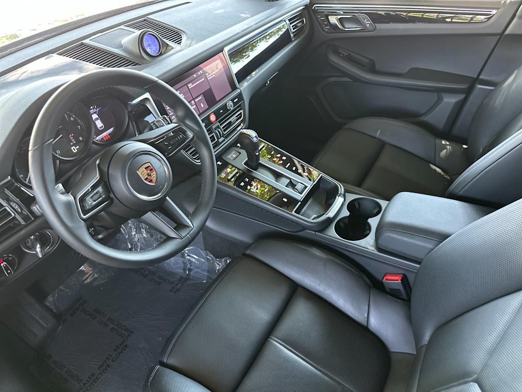 Thumbnail: 2026 Porsche Macan - 2