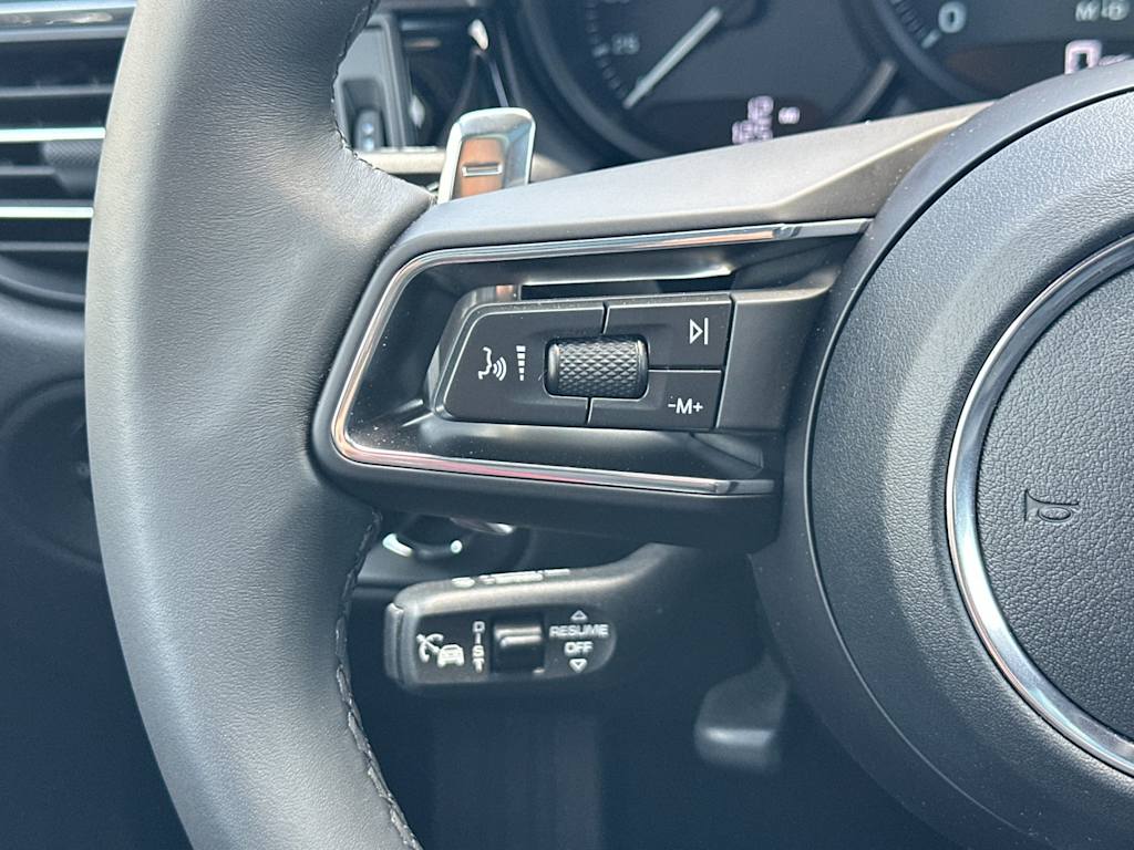 Thumbnail: 2026 Porsche Macan - 31