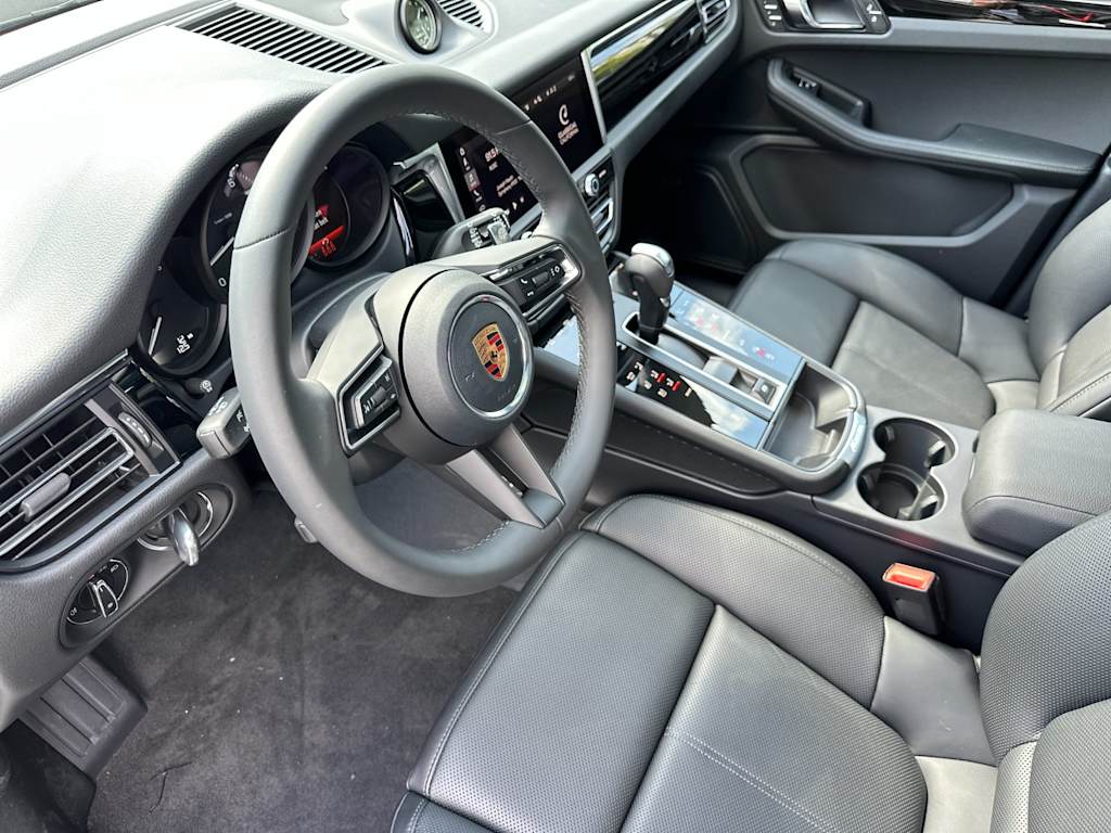 Thumbnail: 2026 Porsche Macan - 2