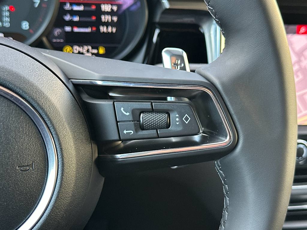 Thumbnail: 2026 Porsche Macan - 31