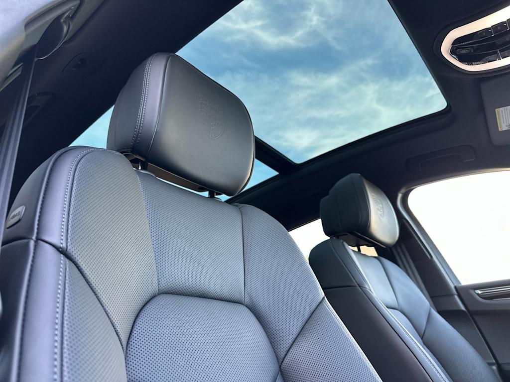 Thumbnail: 2026 Porsche Macan - 25