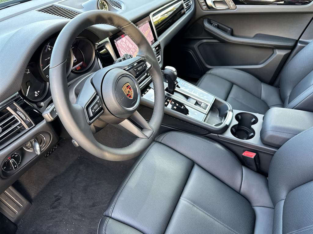 Thumbnail: 2026 Porsche Macan - 10
