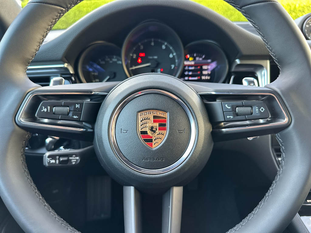 Thumbnail: 2026 Porsche Macan - 14