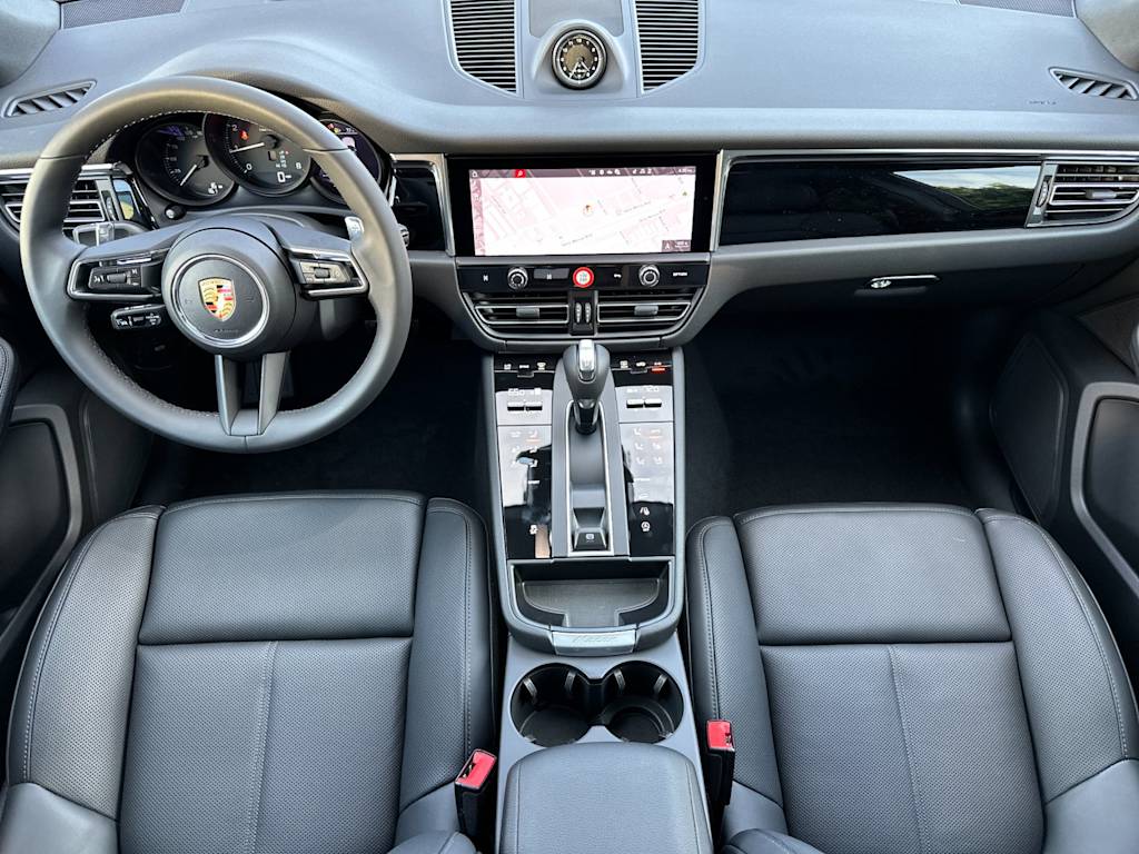 Thumbnail: 2026 Porsche Macan - 2