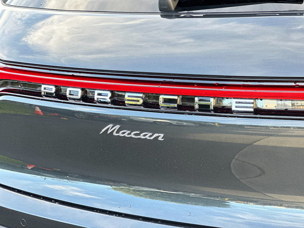 Thumbnail: 2026 Porsche Macan - 7