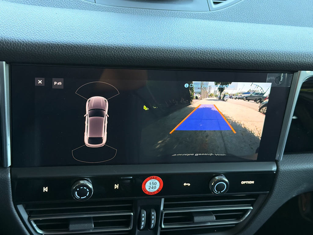 Thumbnail: 2026 Porsche Macan - 27