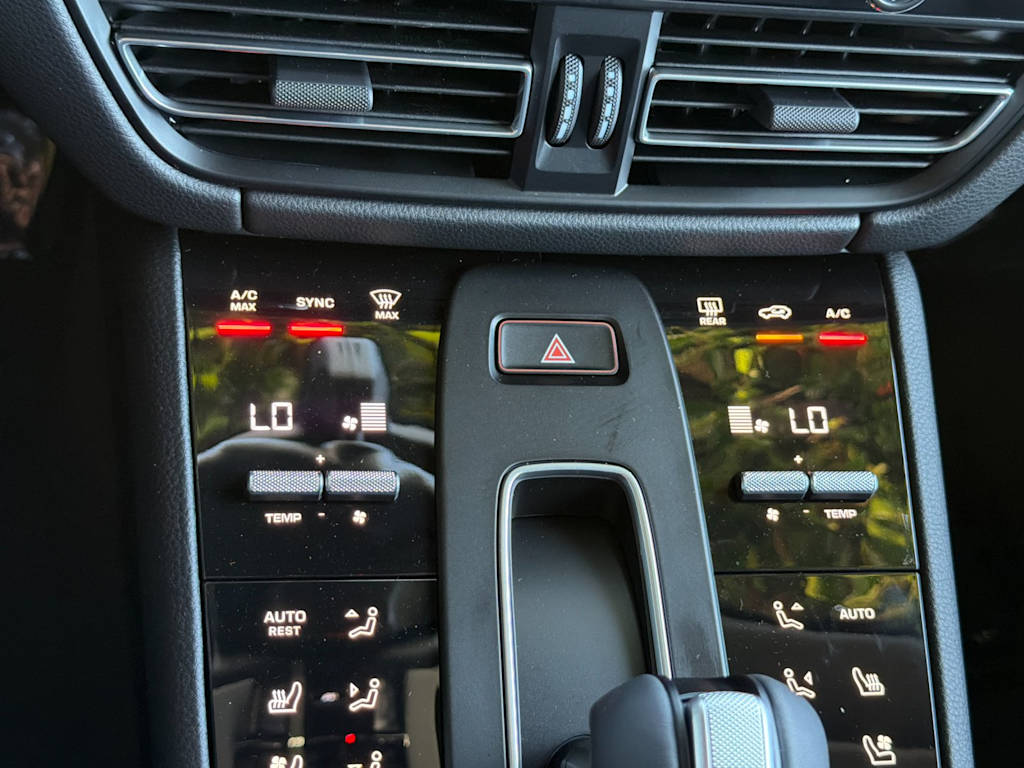 Thumbnail: 2026 Porsche Macan - 15